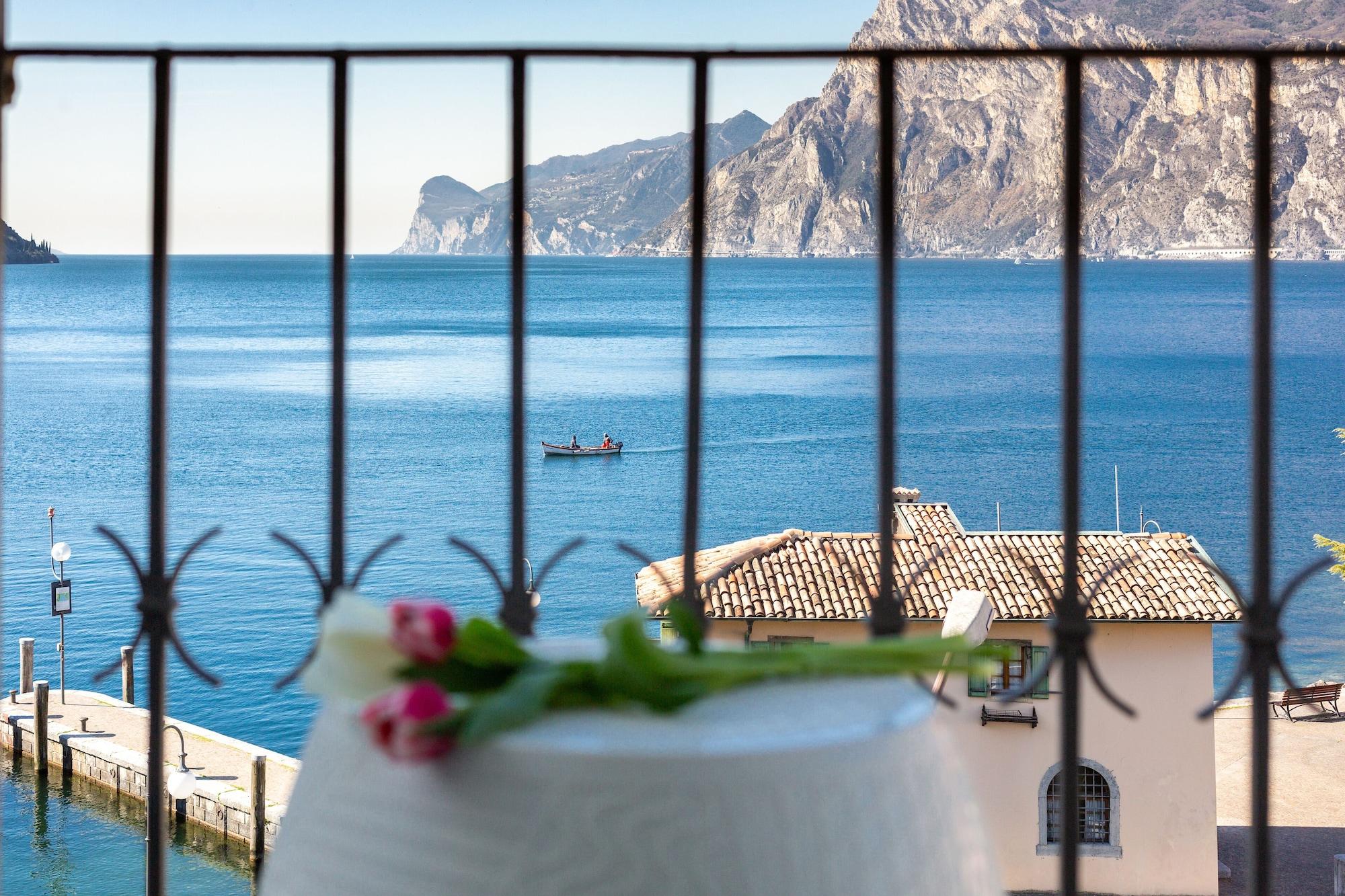 Hotel Lago Di Garda Nago Eksteriør billede